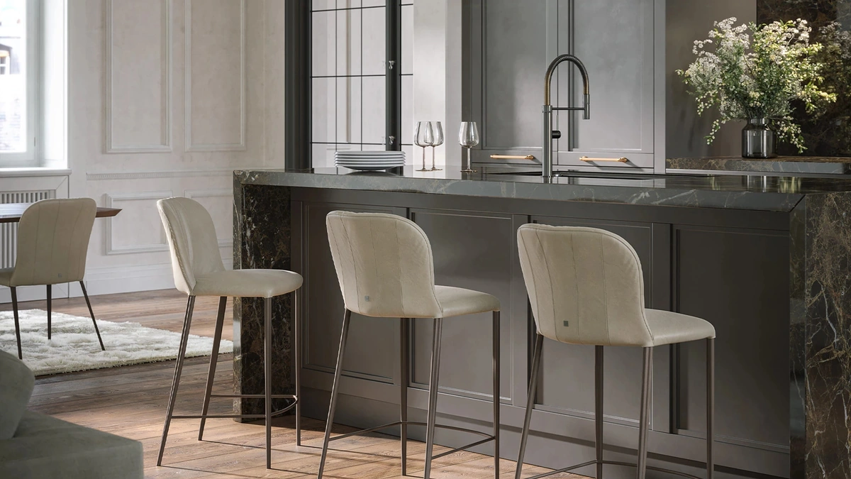 Sgabello Bustier in pelle di Tonin Casa