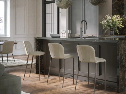 Sgabello Bustier in pelle di Tonin Casa