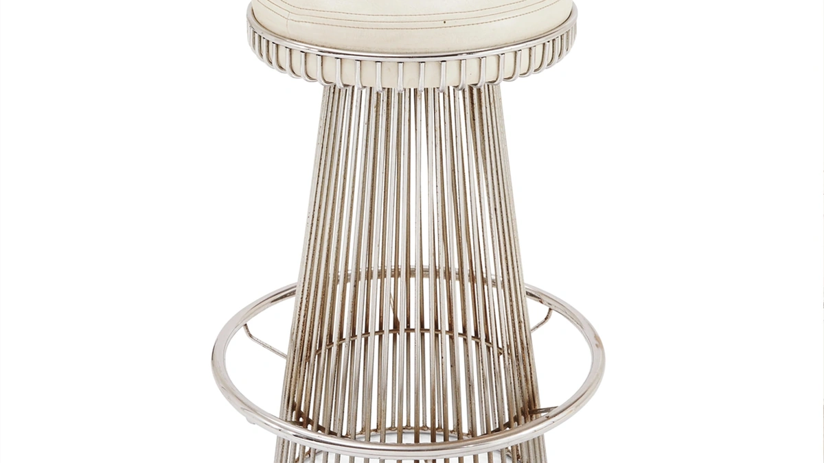 Sgabello Faro in metallo con seduta in pelle di Sigerico