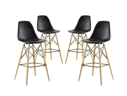 Sgabello Versatilità in polipropilene con piedi in massello di Sigerico