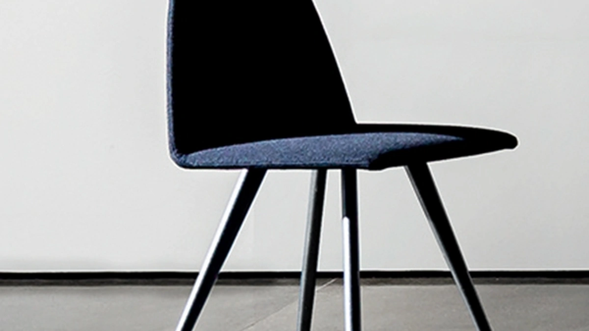 Sedia Sila Cone Shaped in tessuto con gambe in metallo laccato di Sovet