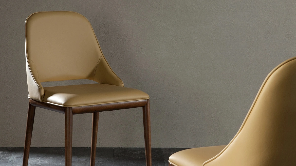 Sedia Malva con seduta rivestita pelle di Tonin Casa