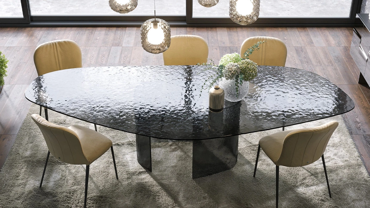 Tavolo in vetro curvato e martellato Ablos di Tonin Casa