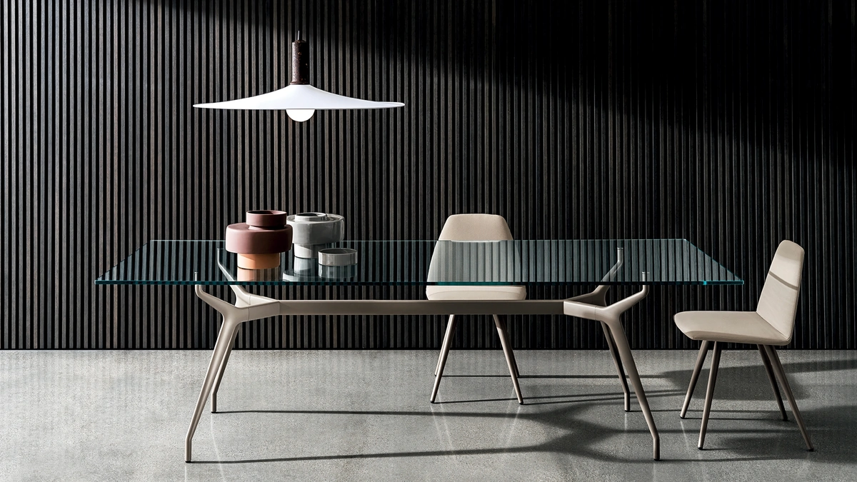 Tavolo Arkos rettangolare in vetro con base in alluminio di Sovet