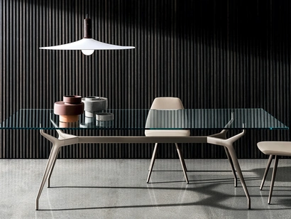 Tavolo Arkos rettangolare in vetro con base in alluminio di Sovet