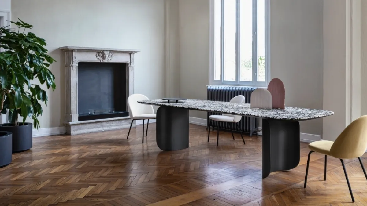 Tavolo di design Barry in marmo Palladio Moro con base in Frassino Nero Miniforms