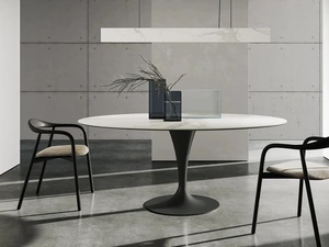 Tavolo Flûte ellittico dalla linea elegante con top in ceramica di Sovet