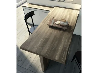 Tavolo per penisole in legno con bordo irregolare Art 824 di Fratelli Mirandola
