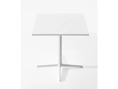 Tavolo Fred H 74 in mdf con struttura in alluminio verniciato di Arper