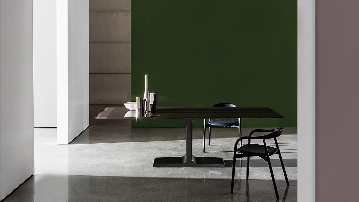 Tavolo Palace con top in vetro laccato e base in metallo laccato di Sovet