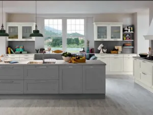 Cucina Classica Free comp 02 in Frassino laccato LCS112 e LCs103 Poro aperto di Lyons Cucine