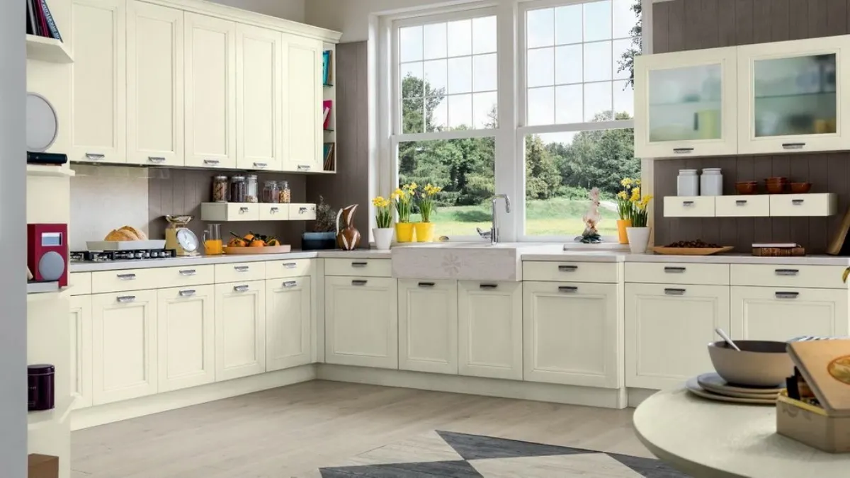 Cucina Classica Free comp 04 in Frassino Laccato LCS102 Poro aperto di Lyons Cucine