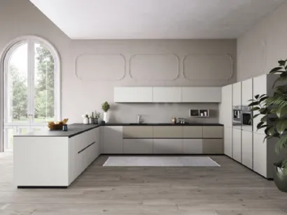 Cucina Moderne con penisola Plana comp 18 in Grigio Perla e Visone opachi di Lyons Cucine