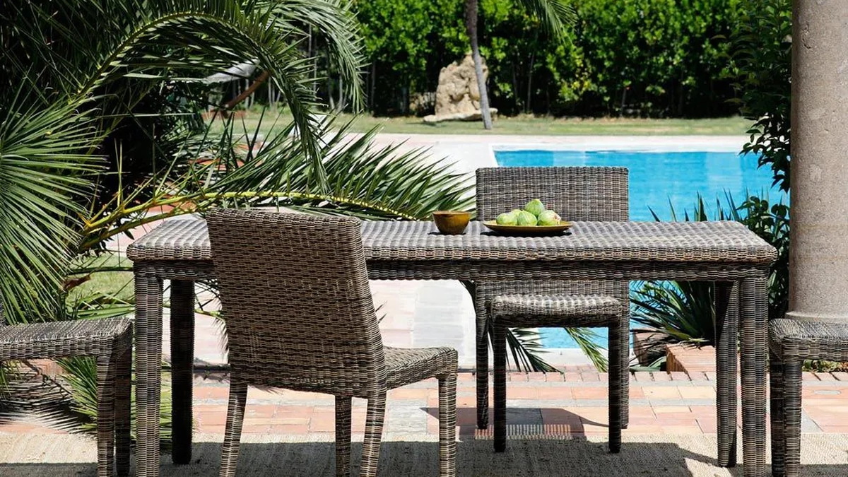 Tavolo e Sedie Agorà in fibra sintretica di Unopiu