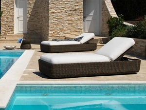 Lettino Agorà in fibra sintetica intrecciata e tessuto di Unopiu