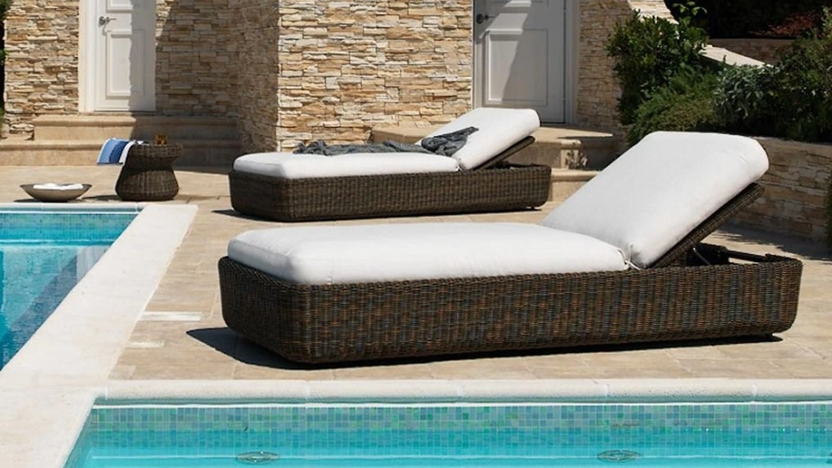 Lettino Agorà in fibra sintetica intrecciata e tessuto di Unopiu