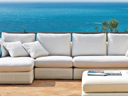 Divano modulabile Agorà e Pouf in fibra sintetica intrecciata e tessuto imbottito di Unopiu