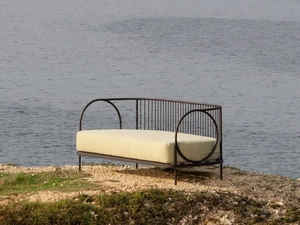 Divano Ariete in metallo e tessuto di Unopiu