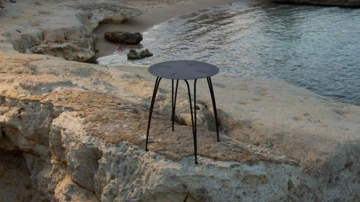 Tavolino Ariete in ferro battuto di Unopiu