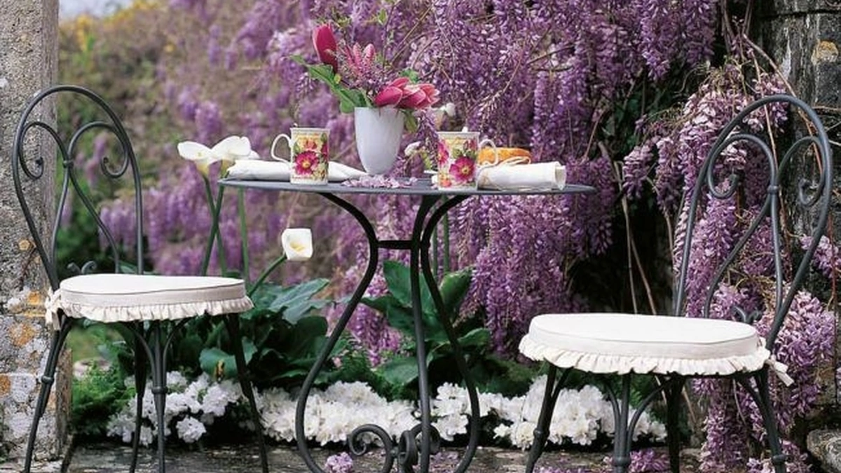 Tavolo e Sedie Aurora in ferro battuto di Unopiu