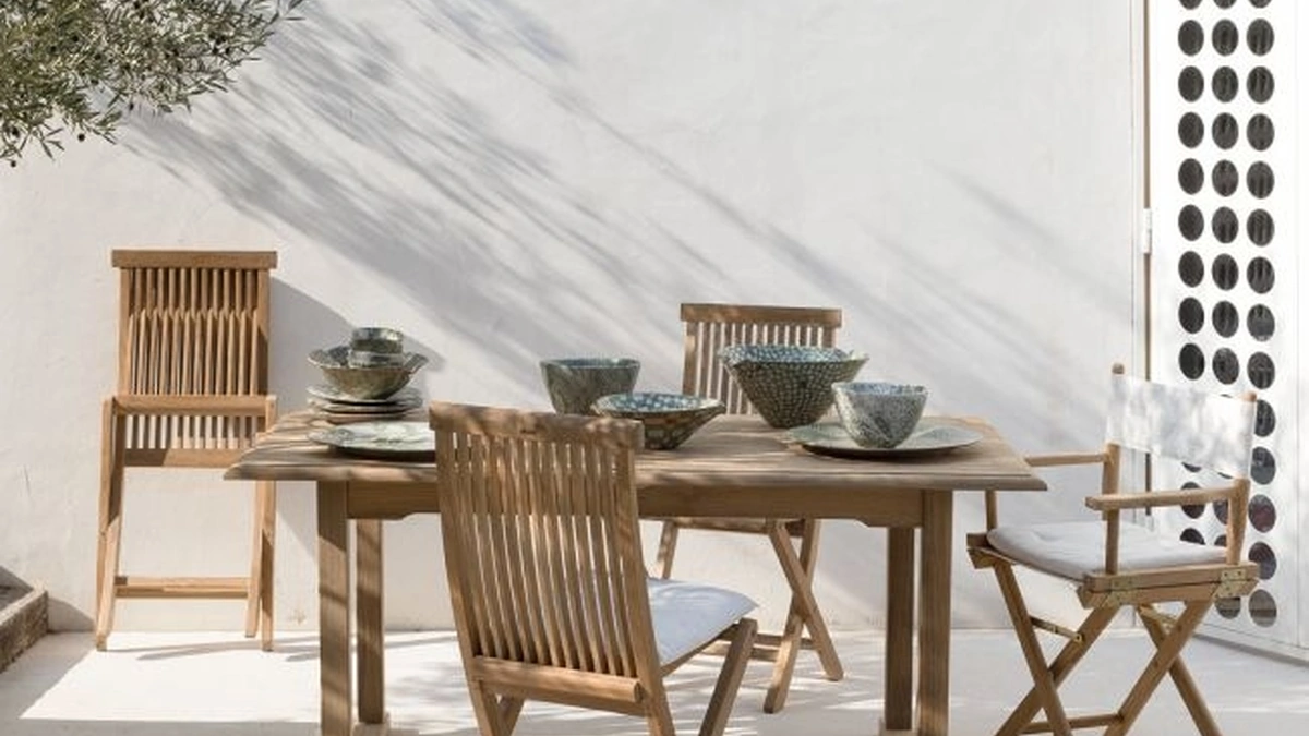 Tavolo e Sedie Pieghevoli in teak Chelsea di Unopiu