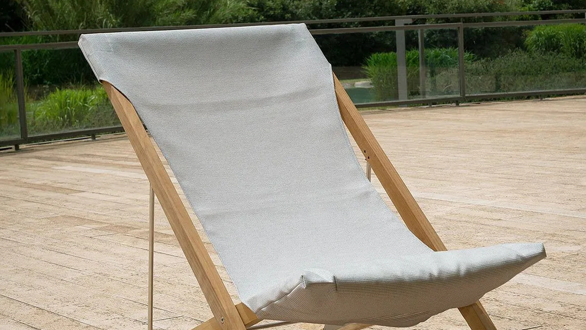 Sdraio Cosette in tessuto e teak di Unopiu