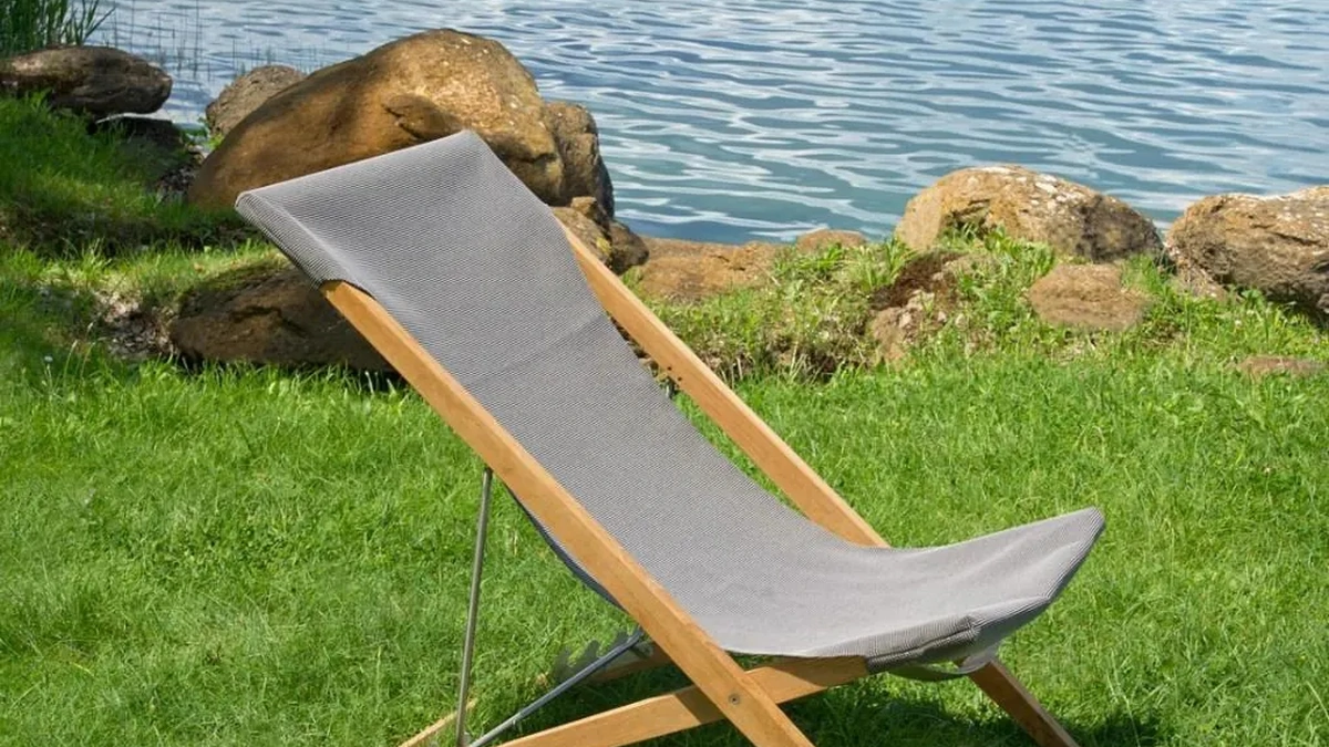 Sdraio Cosette in tessuto e teak di Unopiu