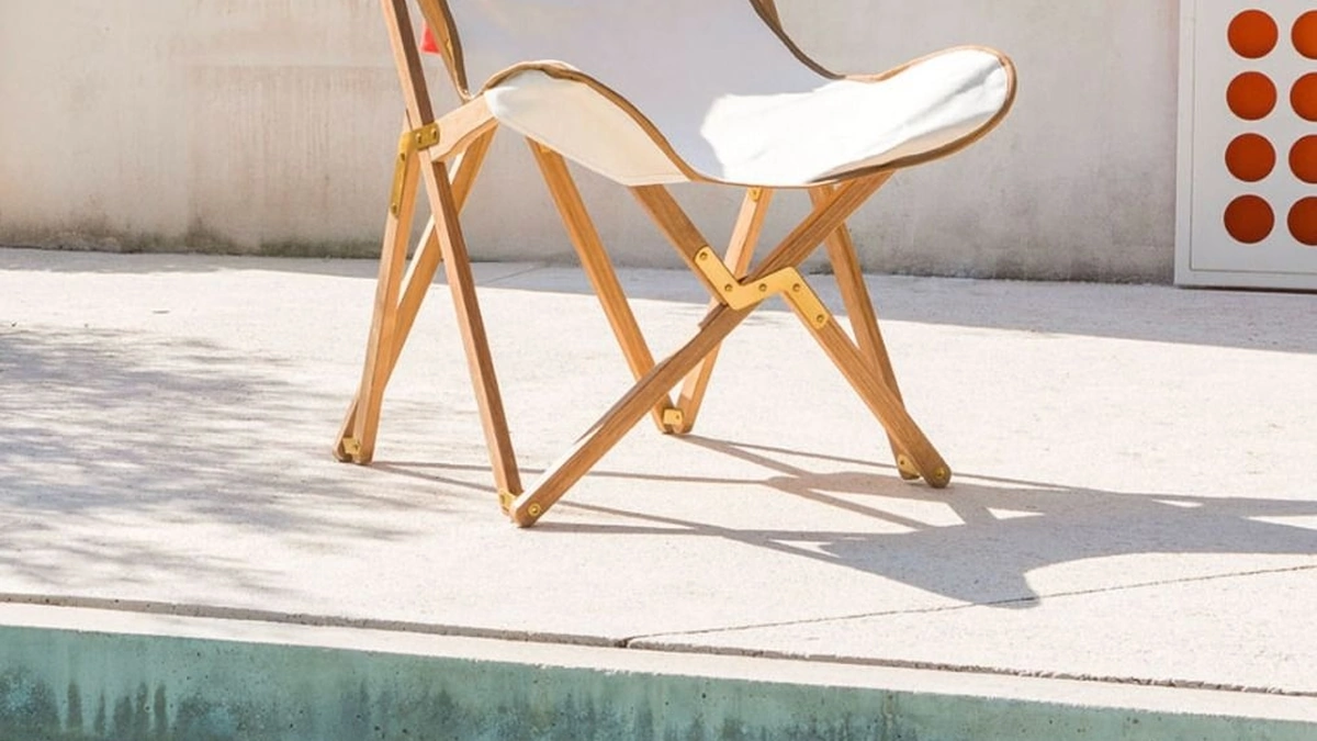 Poltroncina pieghevole Emy in tessuto e teak di Unopiu