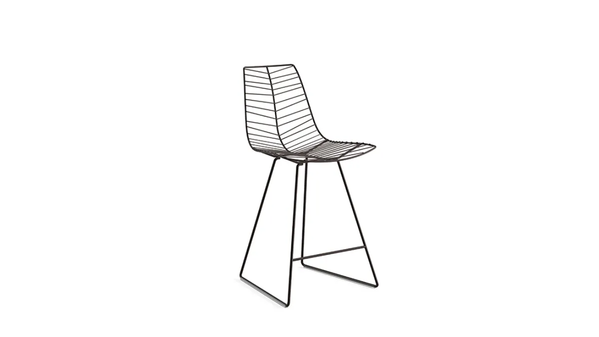 Sgabello da giardino Leaf Stool di Arper