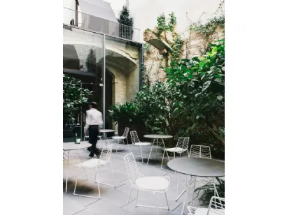 Tavolino in metallo da giardino Leaf di Arper