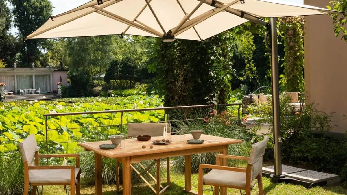 Ombrellone Levante in alluminio e tessuto di Unopiu