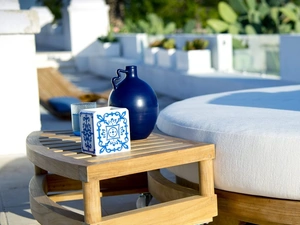 Tavolino con Ruote Pevero in teak di Unopiu