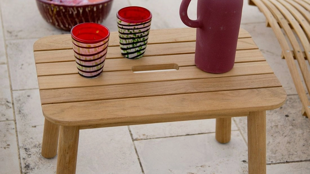 Tavolino Pevero in teak di Unopiu