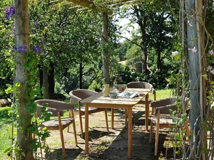 Tavolo in teak Pevero di Unopiu