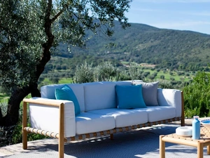 Divano Pevero in teak e tessuto imbottito di Unopiu