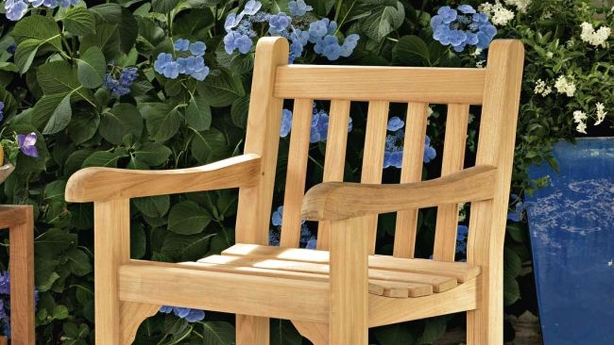 Poltroncina Chelsea in teak di Unopiu