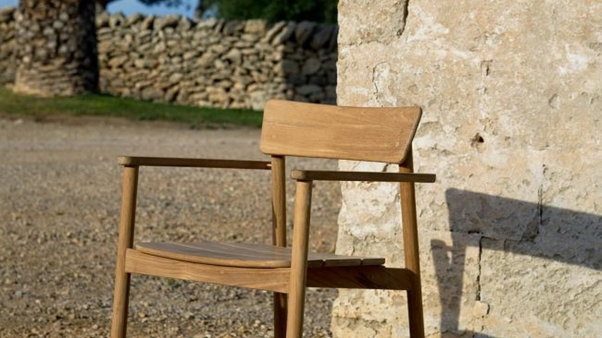 Poltroncina Pevero in teak di Unopiu