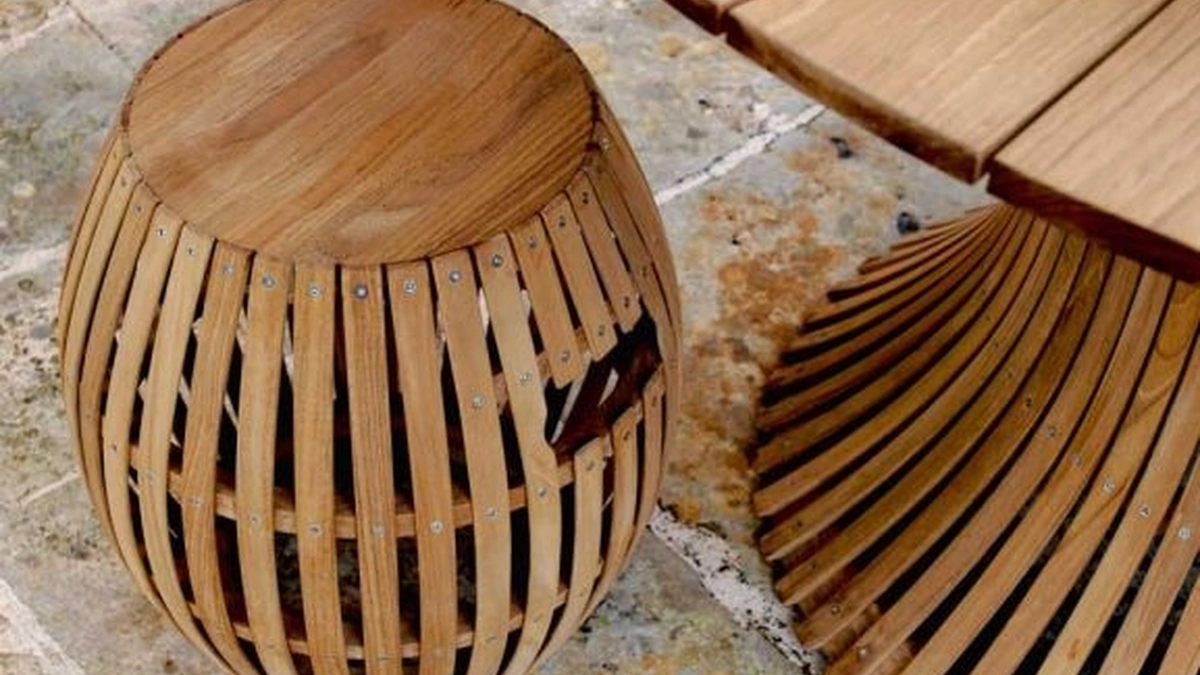 Sgabello Swing in teak di Unopiu