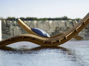 Lettino Swing impilabile in teak di Unopiu