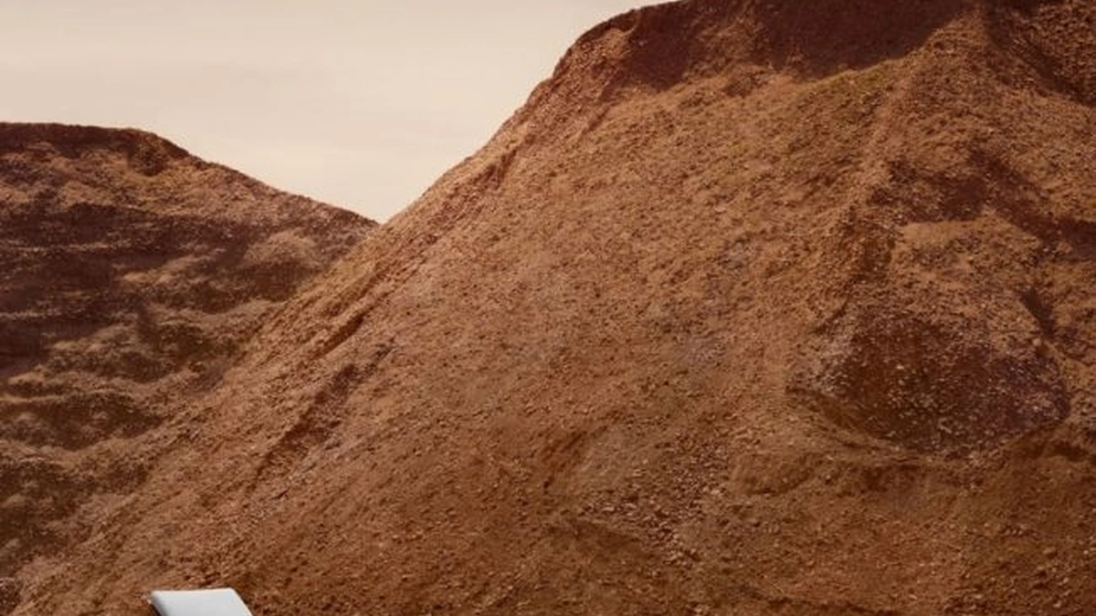 Lettino Synthesis in teak, fibra sintetica e tessuto imbottito di Unopiu