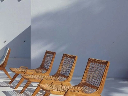 Poltrona Lounge Synthesis in teak e fibra sintetica intrecciata di Unopiu