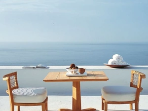 Poltroncina Bassa Synthesis con tavolino di Unopiu