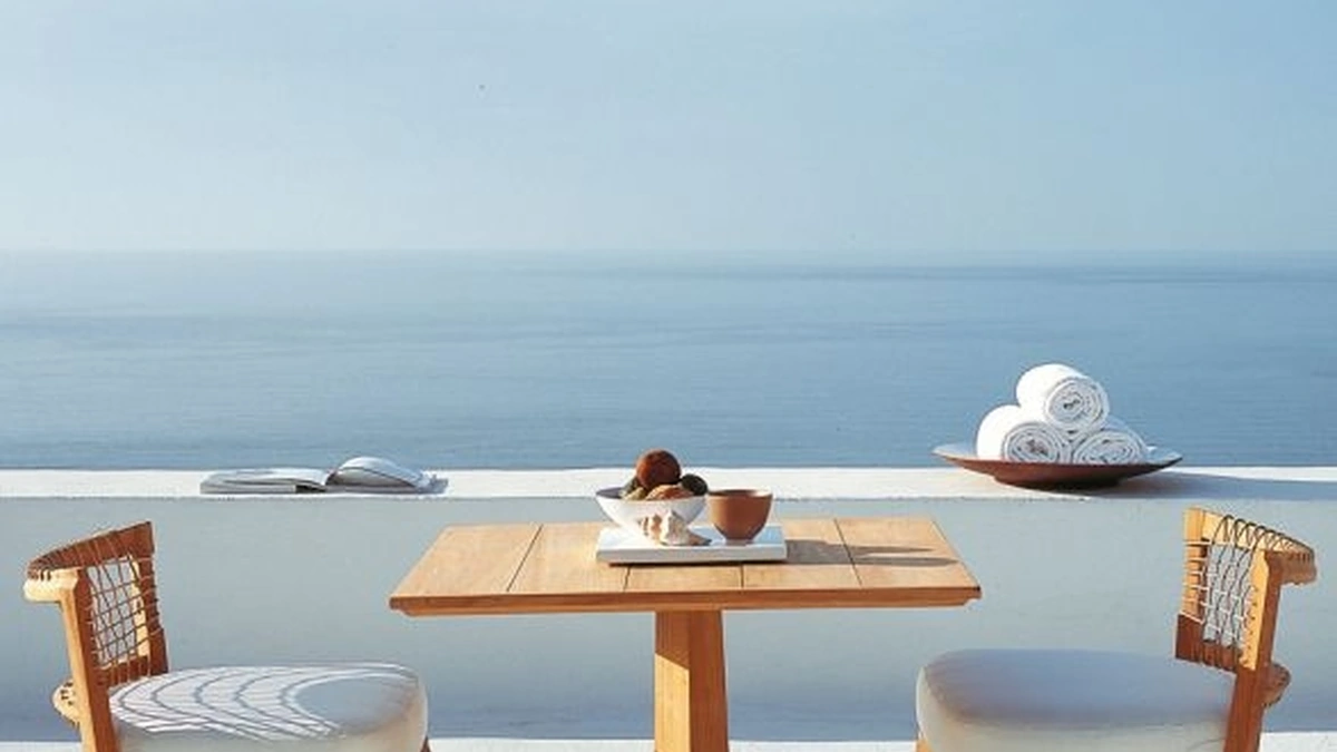 Poltroncina Bassa Synthesis con tavolino di Unopiu