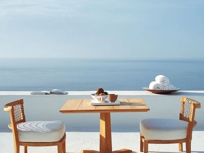 Poltroncina Bassa Synthesis con tavolino di Unopiu