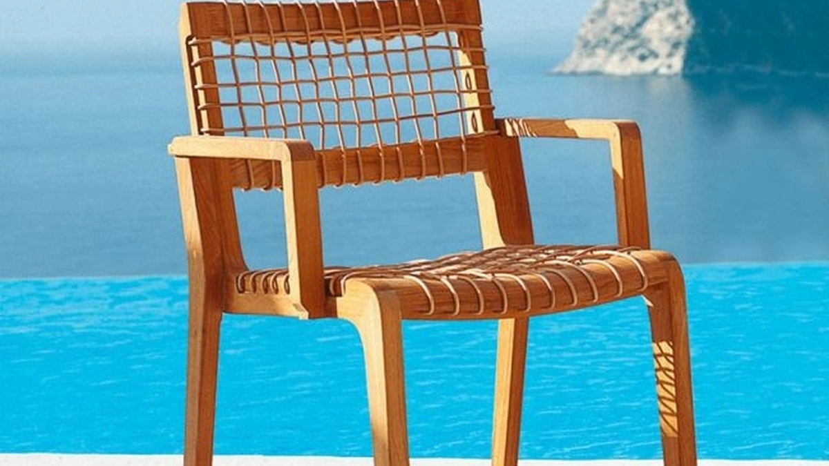 Sedia in teak e fibra sintetica Synthesis con braccioli di Unopiu