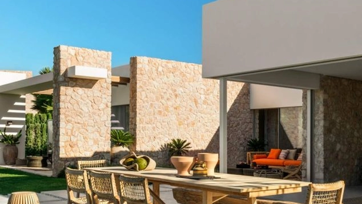 Tavolo rettangolare allungabile e Sedie Synthesis in teak di Unopiu