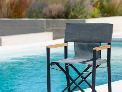 Poltroncina Cosette in alluminio e tessuto in polipropilene di Unopiu