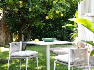 Tavolo e Sedie Luce di Unopiu