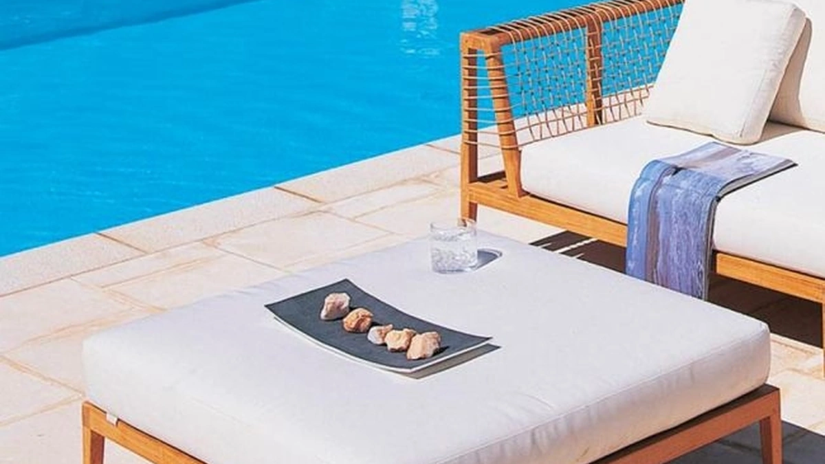 Pouf Synthesis in teak, fibra sintetica e cuscino in tessuto imbottito di Unopiu