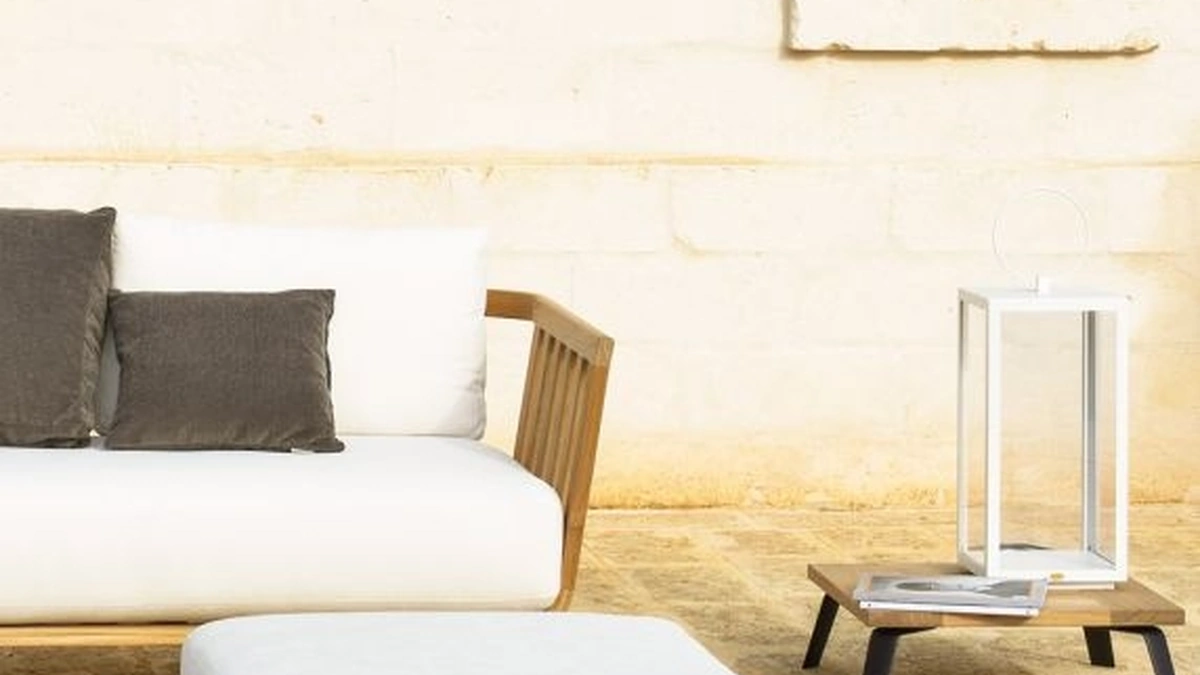 Pouf Welcome in teak e tessuto imbottito di Unopiu